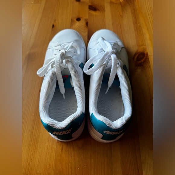 Nike Women’s Court Royale - Picture 2 of 4